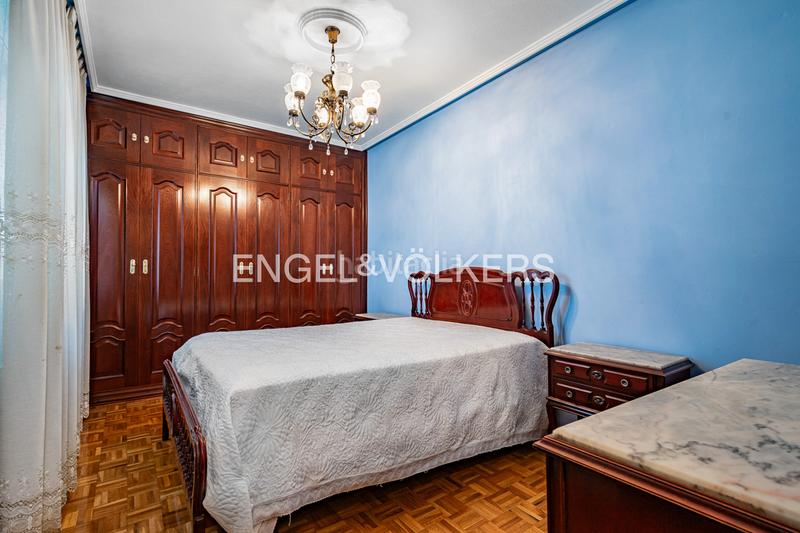 Foto a020520b-0478-4642-a239-56e6cb54f340. Apartamento luminoso piso con altura junto a la playa de san lorenzo. en Gijón