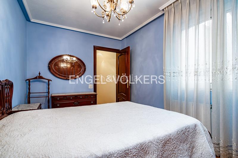 Foto ca0c720a-4df7-4e2b-9c50-2c87957cfde4. Apartamento luminoso piso con altura junto a la playa de san lorenzo. en Gijón