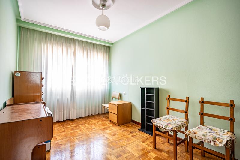 Foto f7d008e2-d125-4c6c-996d-5eaedbb9b9d1. Apartamento luminoso piso con altura junto a la playa de san lorenzo. en Gijón