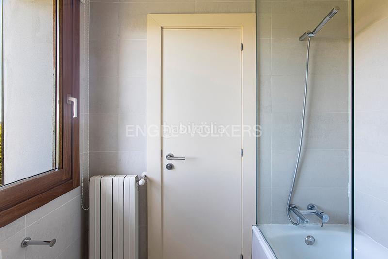 Foto 15eac672-9a8a-48f9-8828-f2ae41076822. Casa exclusiva y encantadora casa con gran porcheypiscina en luanco en Gozón
