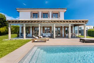 Casa a Bocines-Nembro-Cardo. Exclusiva y encantadora  casa con gran porcheypiscina en luanco