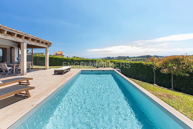 Foto 84038e3a-0ae8-4071-8fb2-fff17ad89ac1. Casa exclusiva y encantadora casa con gran porcheypiscina en luanco en Gozón