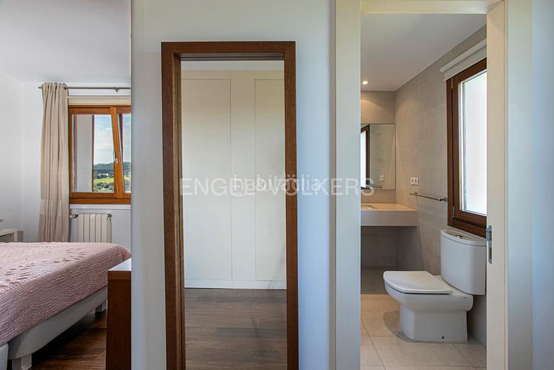 Foto 930ed074-09b6-40c3-82c1-b2ce19b5df8e. Casa exclusiva y encantadora casa con gran porcheypiscina en luanco en Gozón