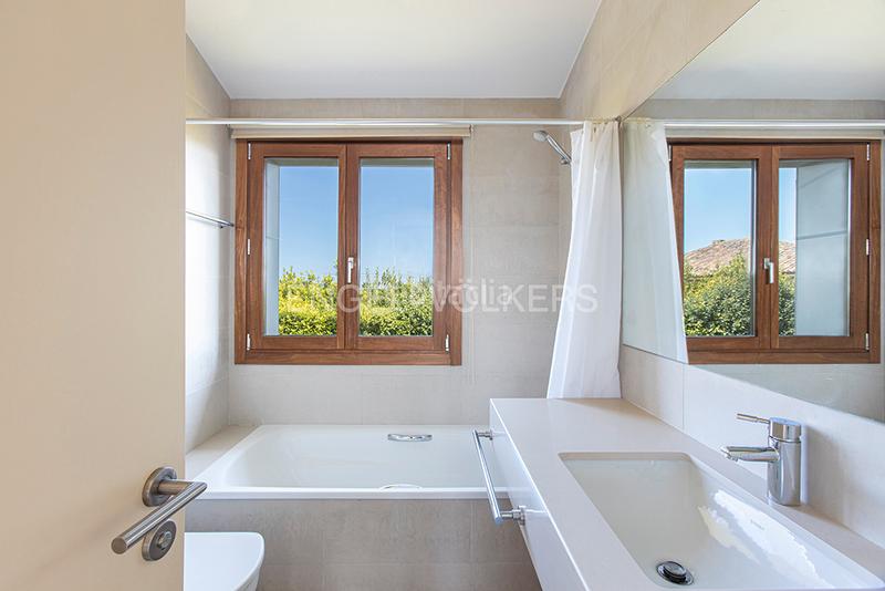Foto fb545c13-833a-44e4-b79b-6e1a35fdfda8. Casa exclusiva y encantadora casa con gran porcheypiscina en luanco en Gozón
