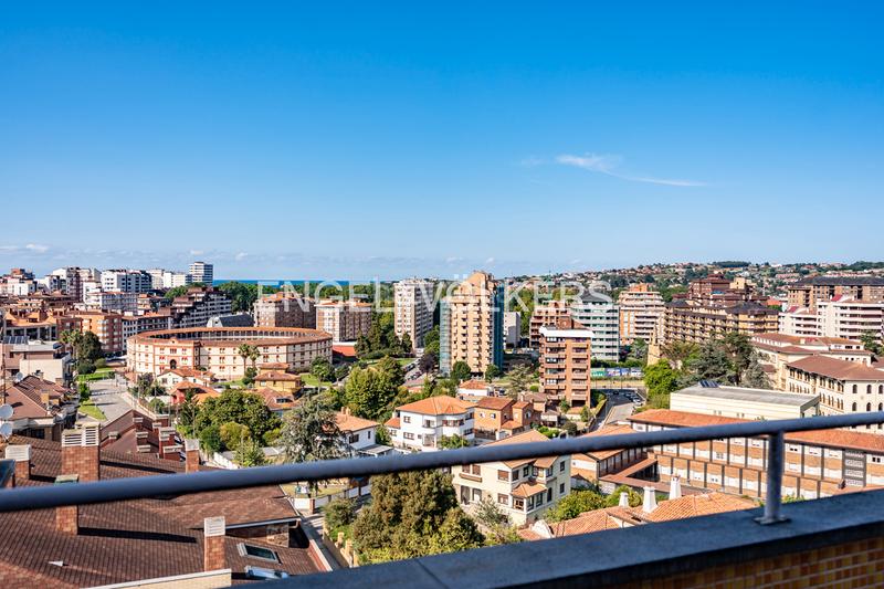 Foto 1e505dbb-654c-4b4e-aaf0-1ee63f5da5cb. Ático exclusivo ático con gran terraza en el corazón del barrio del bibio. en Gijón