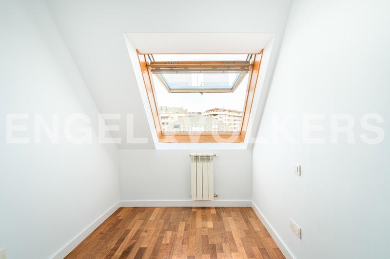 Foto 4565c687-63e6-41e6-80a3-6c4cacdd1139. Ático  dúplex en urbanización con piscina, con dos terrazas, dos garajes y dos trasteros y espectaculares vistas al aramo. en Oviedo