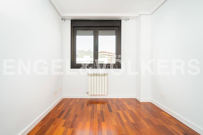 Foto 4a03d7d4-ee41-4643-8ac0-4a479254219d. Ático  dúplex en urbanización con piscina, con dos terrazas, dos garajes y dos trasteros y espectaculares vistas al aramo. en Oviedo