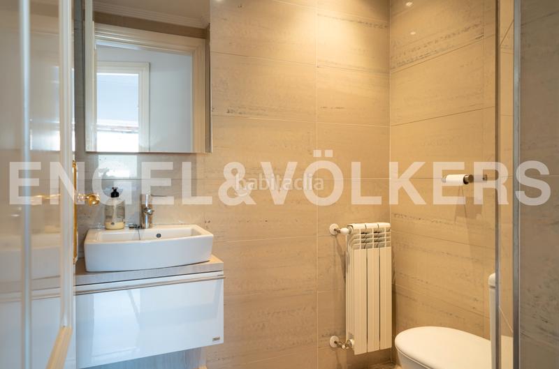Foto 4ba5ef43-2ab4-4321-9ab2-56cce887bbaa. Ático  dúplex en urbanización con piscina, con dos terrazas, dos garajes y dos trasteros y espectaculares vistas al aramo. en Oviedo