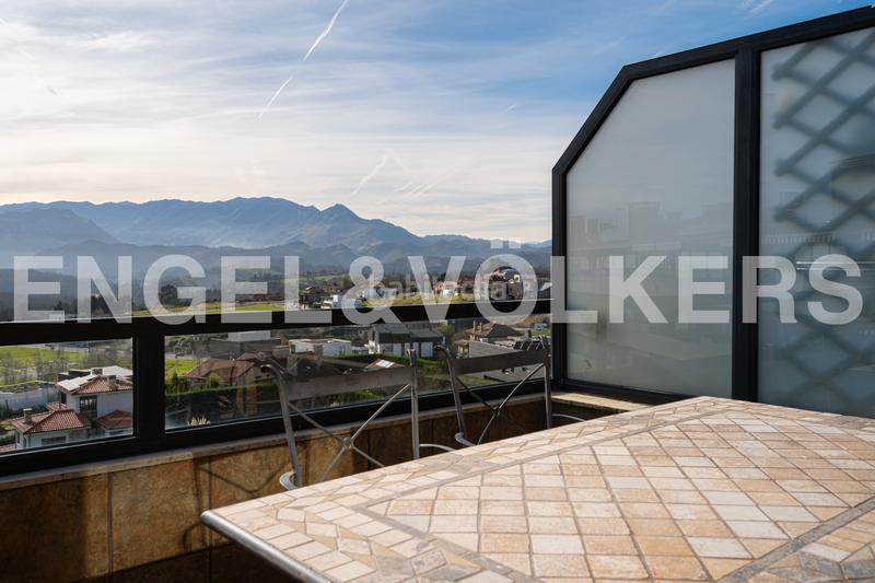 Foto 5b11782a-b5b8-4e9f-a104-be6b1da3f523. Ático  dúplex en urbanización con piscina, con dos terrazas, dos garajes y dos trasteros y espectaculares vistas al aramo. en Oviedo