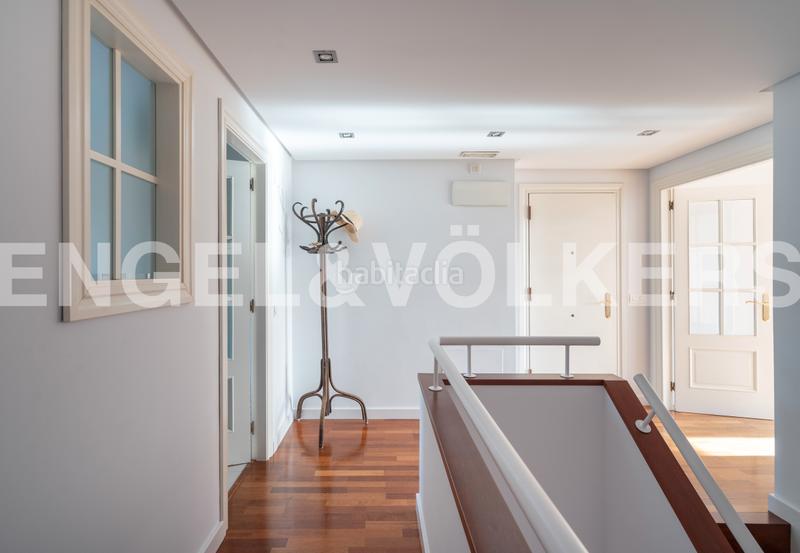 Foto 688aecec-e05c-444c-abb2-6b74434ba26d. Ático  dúplex en urbanización con piscina, con dos terrazas, dos garajes y dos trasteros y espectaculares vistas al aramo. en Oviedo