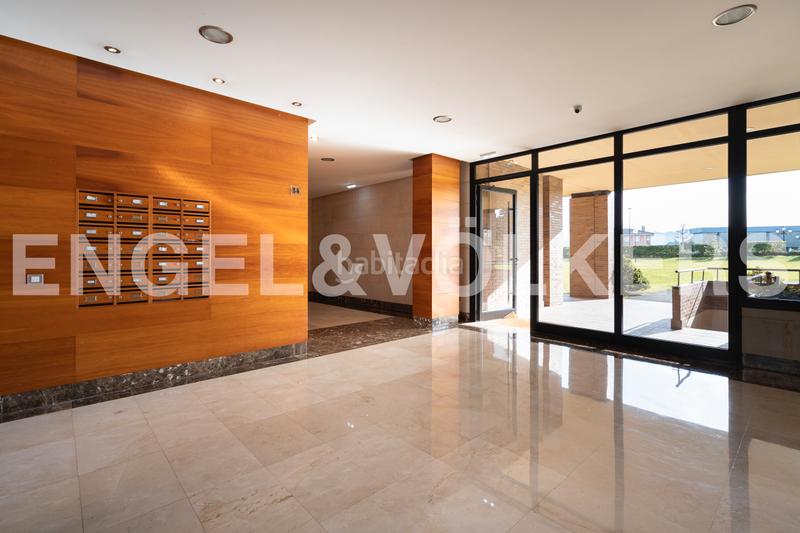 Foto 8bcd2538-bb95-45a3-a7e7-b2df82afdf5c. Ático  dúplex en urbanización con piscina, con dos terrazas, dos garajes y dos trasteros y espectaculares vistas al aramo. en Oviedo