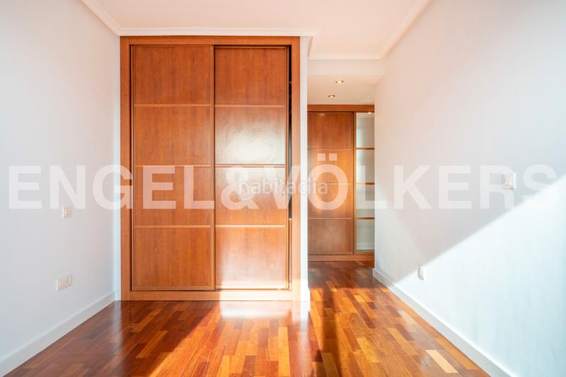 Foto a6c3a68e-f00a-4b27-a1ea-476a547b09f7. Ático  dúplex en urbanización con piscina, con dos terrazas, dos garajes y dos trasteros y espectaculares vistas al aramo. en Oviedo