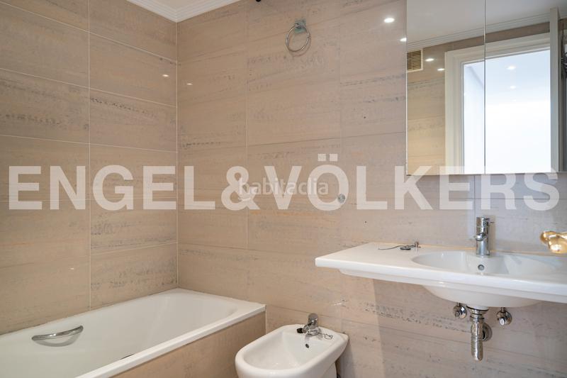 Foto c9e30b9b-d22b-4918-89ef-989dc9b93376. Ático  dúplex en urbanización con piscina, con dos terrazas, dos garajes y dos trasteros y espectaculares vistas al aramo. en Oviedo