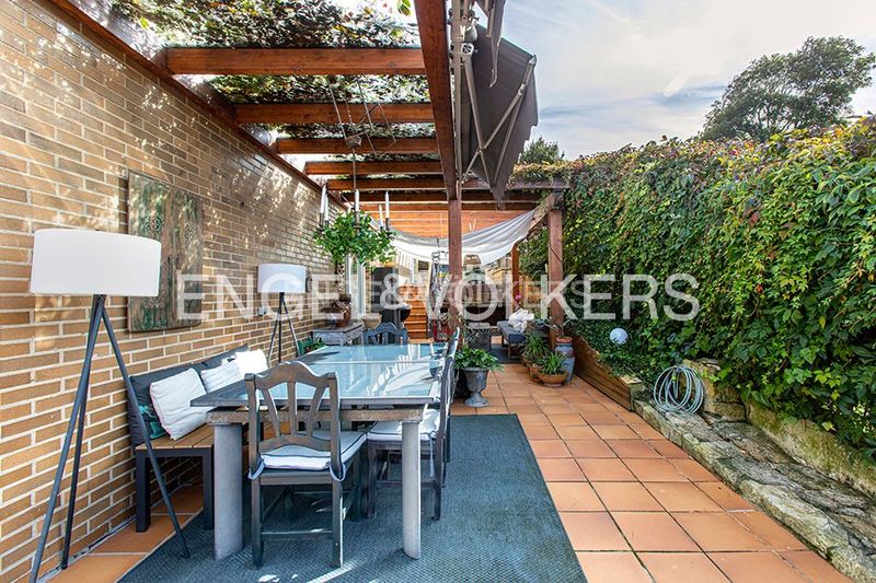 Foto 7d879029-f817-4320-a5ce-f0388f3c51e7. Casa amb calefacció aparcament a Somió Gijón