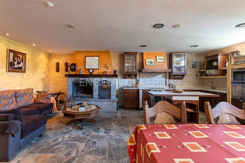 Foto 19835b06-4b90-4644-ab6d-b3b886d7c6b1. Casa amb calefacció aparcament piscina a Cabueñes Gijón