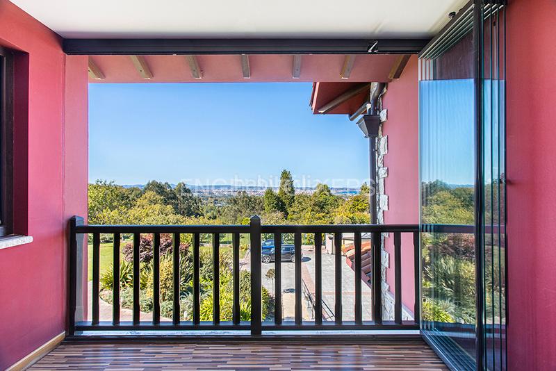 Foto a4b4abcc-71ed-4012-bb3c-91d72a434282. Casa amb calefacció aparcament piscina a Cabueñes Gijón