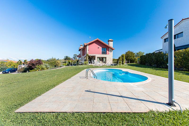 Foto beb7378a-320b-43f0-a0d7-721ccc1e7d79. Casa amb calefacció aparcament piscina a Cabueñes Gijón