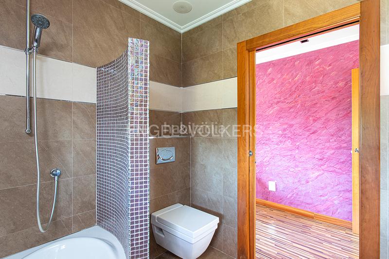 Foto c4ab5a73-1794-4290-8b71-21fff38a608b. Casa amb calefacció aparcament piscina a Cabueñes Gijón