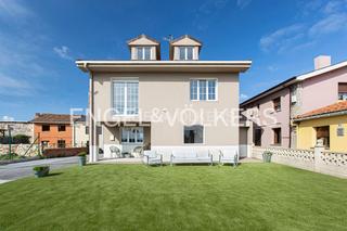 Maison à Piedras Blancas. Casa amplia y luminosa con vistas a salinas en san martín de las