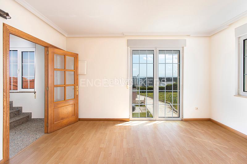 Foto 63e3e0b1-af3d-4d4a-a4b9-53cddb3caa36. Maison avec chauffage parking dans Piedras Blancas Castrillón