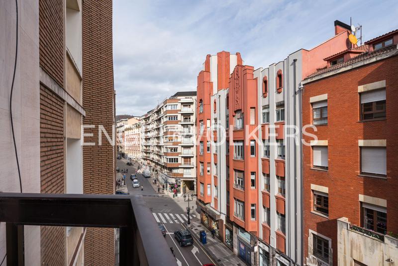 Foto 87a51177-b1c9-40ca-9c6a-3e422ae05c84. Apartament amb calefacció a Parque San Francisco - Uría Oviedo