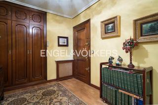 Appartement à Salesas - Foncalada - Campoamor. Exclusiva vivienda exterior en uría con  garaje directo