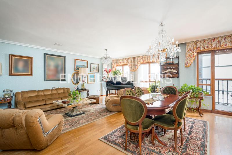 Foto d2d1f2ac-a3ba-4e38-a3c9-cd60d7f0d5e7. Piccolo appartamento con riscaldamento parcheggio in Oviedo