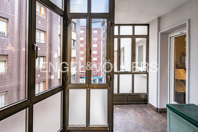 Foto cb789e03-19b2-4bd2-8eb9-ae0318522e17. Pis amb calefacció aparcament a Centro Gijón
