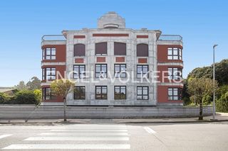 Apartamento en Llanes Pueblo. Bajo recién reformado con jardín en llanes