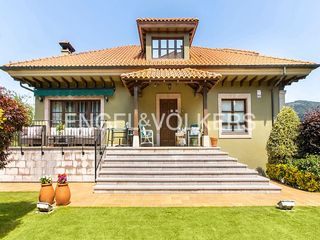 Haus in Olivares. Fantástico chalet unifamiliar con vistas al naranco