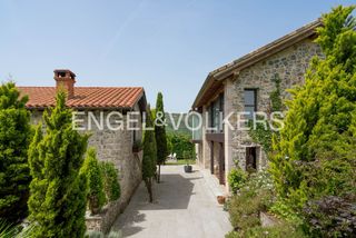 Casa a Cangas de Onís. Casa asturiana reformada con piscina y casita de invitados