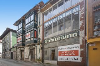Terreny residencial a Llanes Pueblo. Dos edificios para reformar en llanes