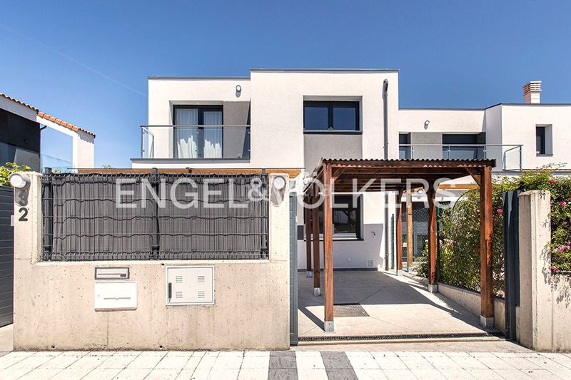 Foto b3b7a5e7-13e9-4722-9d2c-7e965e1c7885. Casa adossada amb calefacció aparcament a Noreña