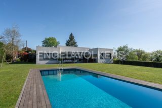 Casa a San Claudio - Trubia - Las Caldas. Exclusivo chalet unifamiliar con piscina en la mejor zona de lat