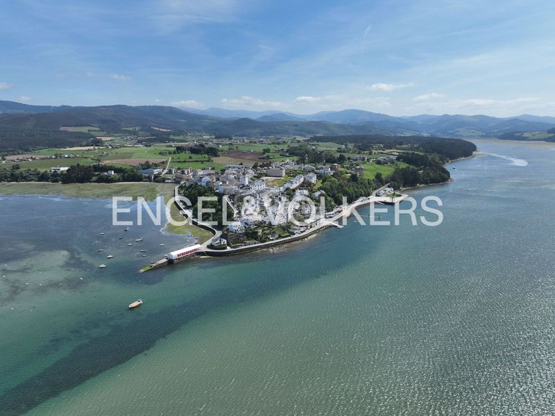 Foto 198fe1ae-dfbc-40a1-b5c9-70e8177edbef. Casa amb calefacció aparcament a Castropol