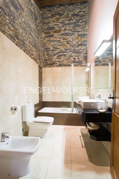 Foto 03b2af75-1a76-4715-a32c-7c755487408b. Casa amb calefacció aparcament a Valdés