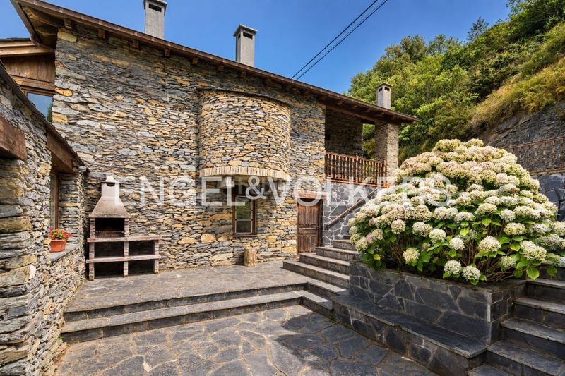 Foto 4686212b-8cd1-495d-9bda-993d4e6c5b13. Casa amb calefacció aparcament a Valdés