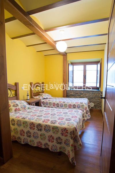 Foto 4fa33f8a-6d92-46d9-8ddf-baa7fbcaad02. Casa amb calefacció aparcament a Valdés