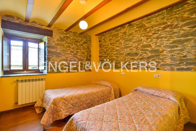Foto 90a2c5d9-d66c-4511-99e5-b5680676d065. Casa amb calefacció aparcament a Valdés