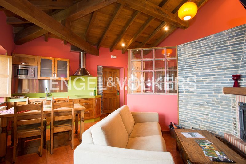 Foto 93134e18-c152-4899-9bef-8842dd056b25. Casa amb calefacció aparcament a Valdés