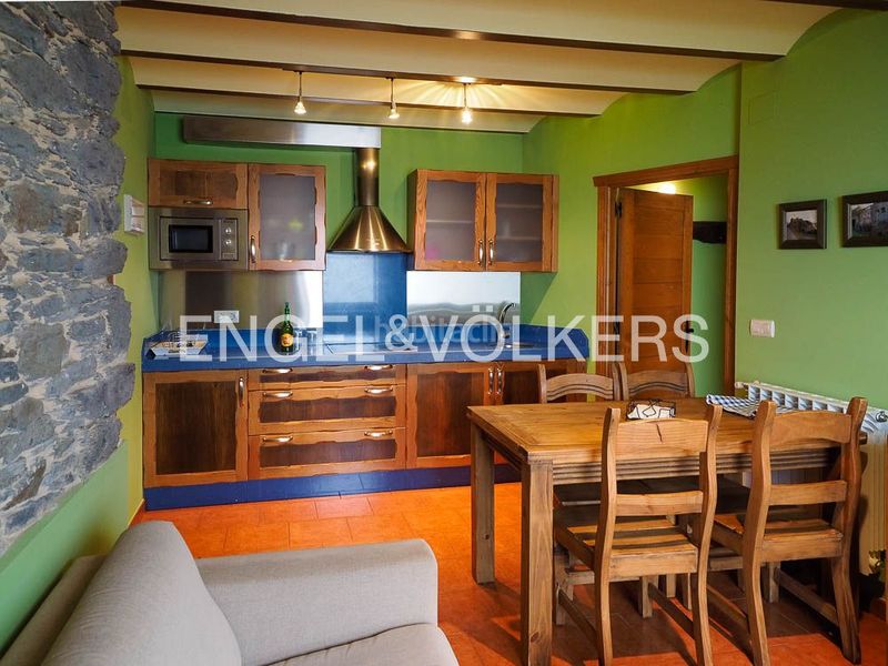Foto d8f8d80b-f0b3-4e19-bd74-2699273fae3c. Casa amb calefacció aparcament a Valdés