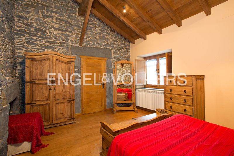 Foto ebac4c5f-03fc-4b2b-a25a-afb434bbb6f8. Casa amb calefacció aparcament a Valdés