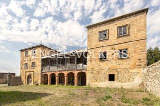 Chalet in Sariego. Palacio de los vigil quiñones  moral de sariego, asturias