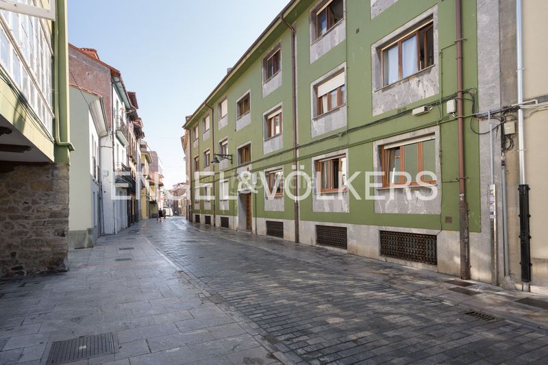 Foto 1d21a6f9-eb23-444c-9b0d-47bfa41a711b. Dúplex amb calefacció aparcament a Luanco-Aramar-Antromero Gozón