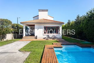 Casa a Tazones - Argüero. Chalet luminoso con piscina