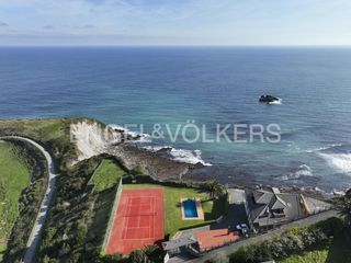 Maison à Somió. Casa en acantilado con espectaculares vistas al mar