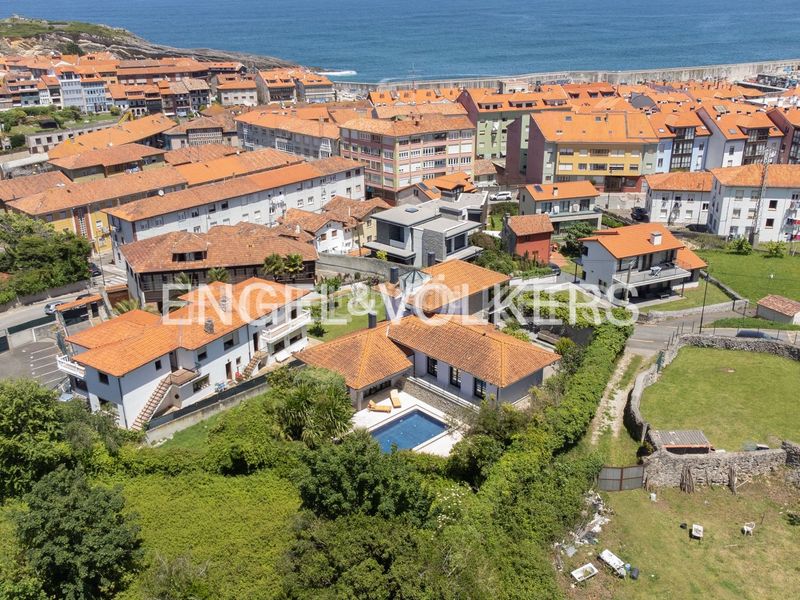 Foto 0755146b-7d33-4601-a3d3-1c9a003403a1. Casa amb calefacció aparcament piscina a Llanes pueblo Llanes