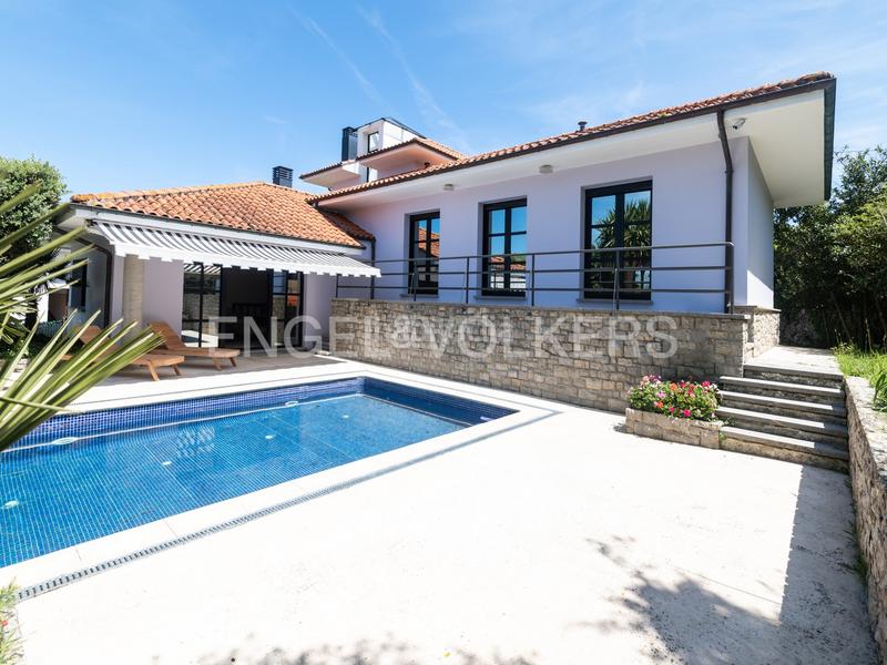 Foto 35cea7dd-61cd-42bc-929c-215567d4a88b. House with heating parking pool in Llanes pueblo Llanes