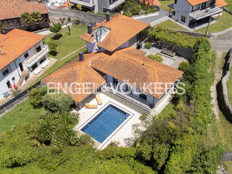 Foto 3790e314-d9fe-43e9-8650-4f9f90c9157a. Casa amb calefacció aparcament piscina a Llanes pueblo Llanes