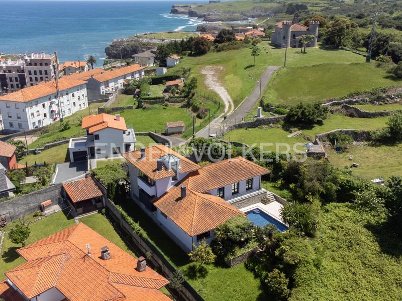 Foto 56211e74-9c1e-45b6-ac03-f64469c0a9c4. House with heating parking pool in Llanes pueblo Llanes